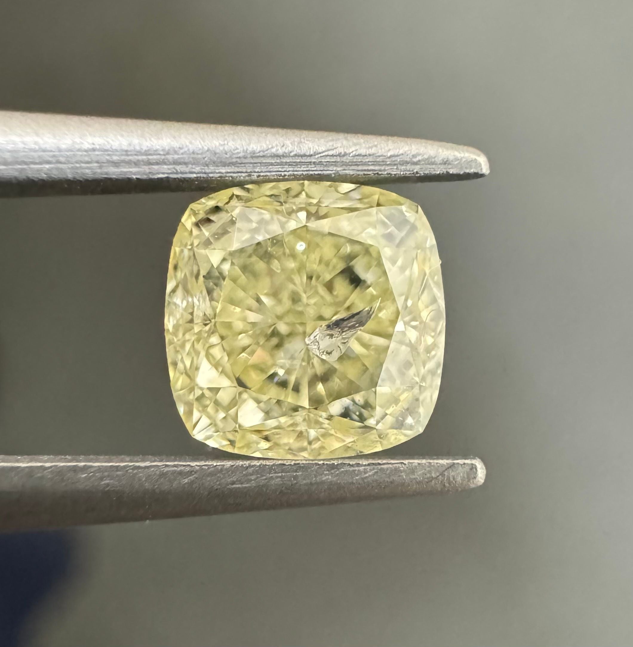 1.01ct · Cushion